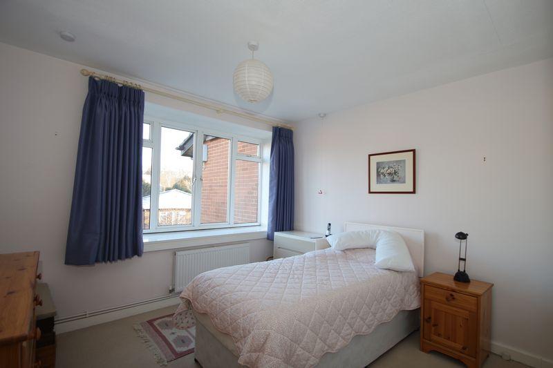 Hesketh Close, Cranleigh 2 bed retirement property £139,500