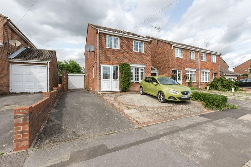 Windsor Road, Chichester 3 bed detached house £325,000