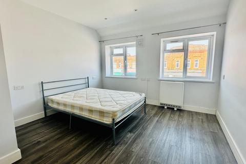 3 bedroom flat to rent, Northolt Road, Harrow