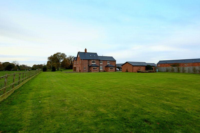 Blakenhall, Nantwich 7 bed detached house £2,200 pcm (£508 pw)