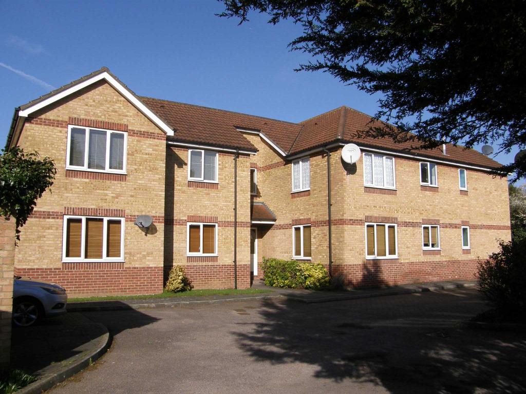 Brookfield House, Carleton Road, Cheshunt EN8 2 bed apartment to rent