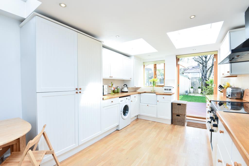 Kitchen (shot 2)