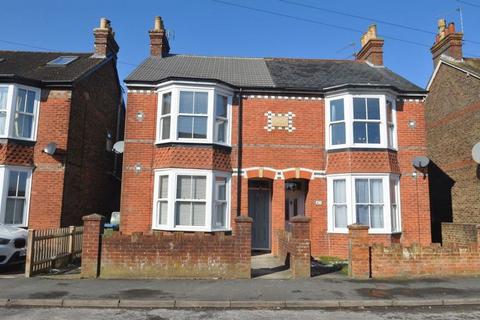 3 bedroom semi-detached house to rent, Clarence Road, Horsham