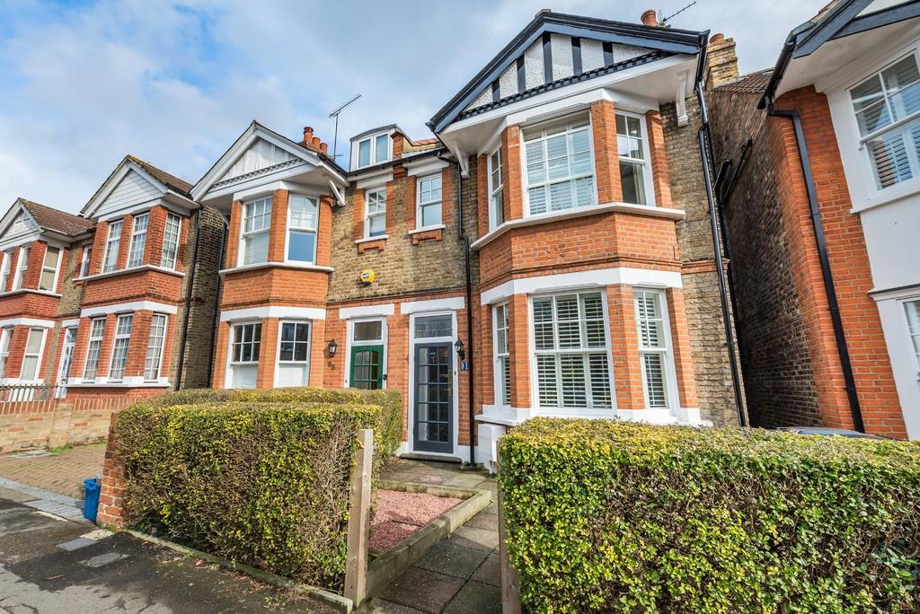 Wellington Road, Wanstead 4 bed semidetached house £950,000
