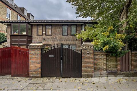 3 bedroom house to rent, Fairhazel Gardens, London NW6