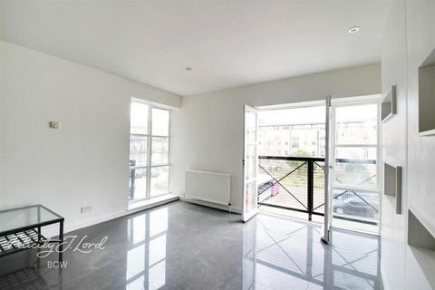 2 bedroom flat to rent, Alphabet Square, London
