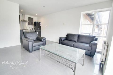2 bedroom flat to rent, Alphabet Square, London