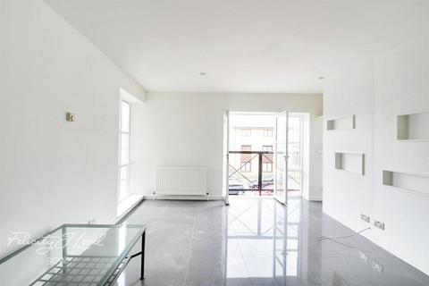 2 bedroom flat to rent, Alphabet Square, London
