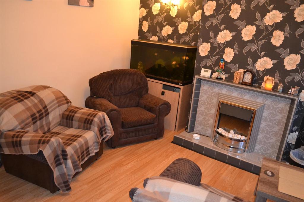 Remington Road, Walsall 2 bed end of terrace house £595 pcm (£137 pw)