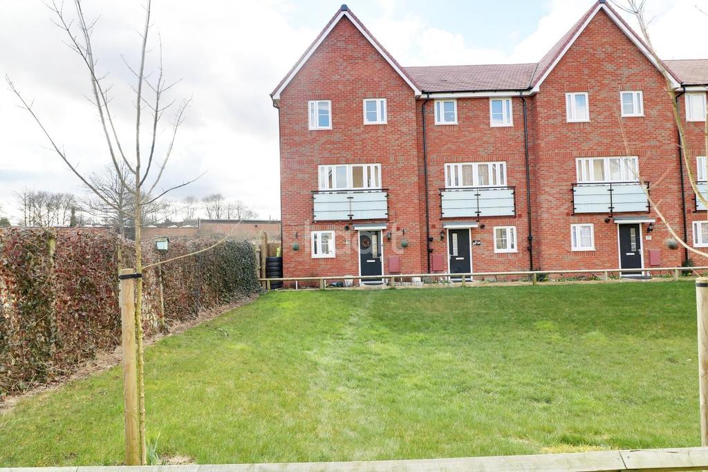 Wolseley Drive, Dunstable 3 bed end of terrace house for sale £315,000