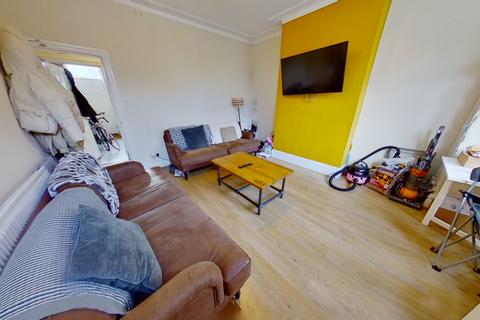 6 bedroom house to rent, St Ann's Avenue,Burley