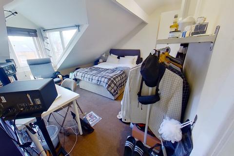 6 bedroom house to rent, St Ann's Avenue,Burley