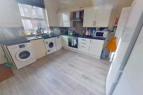 5 bedroom house to rent - St Ann's Avenue,Burley