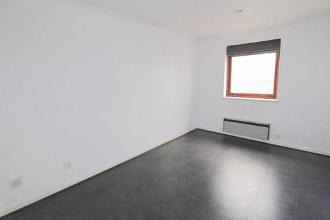 2 bedroom apartment to rent, The Pantiles, Billericay CM12