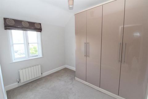 2 bedroom terraced house to rent, Priests Lane, Brentwood CM15