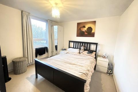 1 bedroom flat to rent, More Close, West Kensington W14