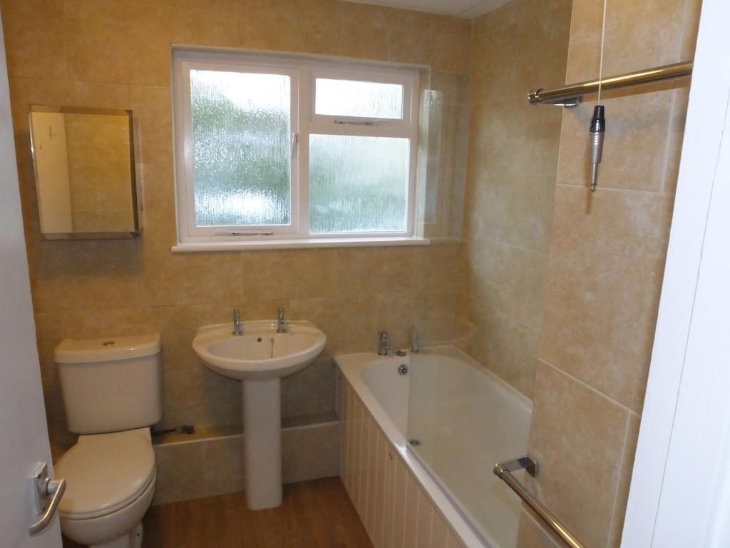 Grange Court, Grange Road, Lewes BN7 2 bed flat to rent - £1,200 pcm (£ ...