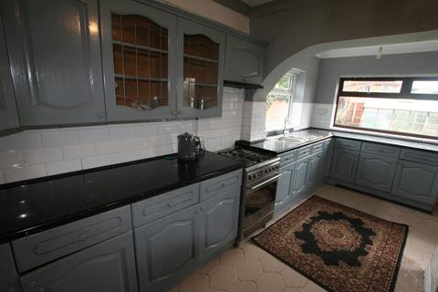 4 bedroom detached house to rent, Chester Road, Whitby, Ellesmere Port, Cheshire. CH66