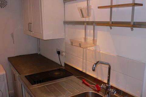 undefined, Barton Mount, Beeston, Leeds, West Yorkshire, LS11