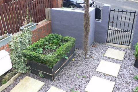 undefined, Barton Mount, Beeston, Leeds, West Yorkshire, LS11