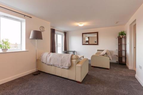 2 bedroom apartment to rent, Knightsbridge Court, Newcastle Upon Tyne