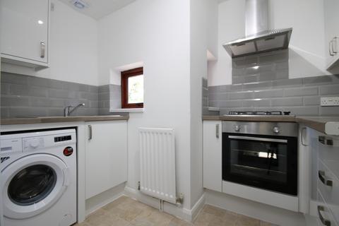 2 bedroom flat to rent, 2 bedroom First Floor Flat in Chichester