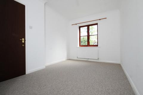 2 bedroom flat to rent, 2 bedroom First Floor Flat in Chichester