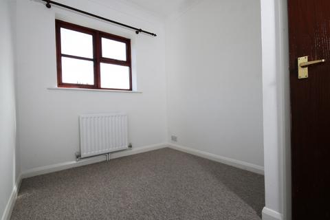 2 bedroom flat to rent, 2 bedroom First Floor Flat in Chichester