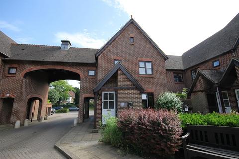 2 bedroom flat to rent, 2 bedroom First Floor Flat in Chichester