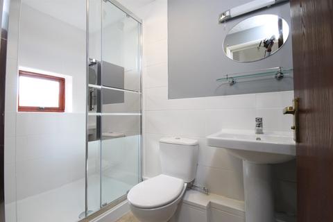 2 bedroom flat to rent, 2 bedroom First Floor Flat in Chichester