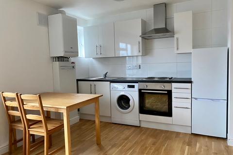 Studio to rent, Tollington Park, Finsbury Park N4