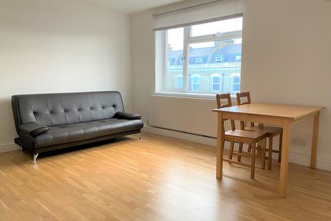 Studio to rent, Tollington Park, Finsbury Park N4