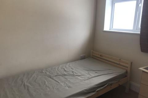 2 bedroom flat to rent, Rear Flat, Reynolds Drive, Queensbury, HA8