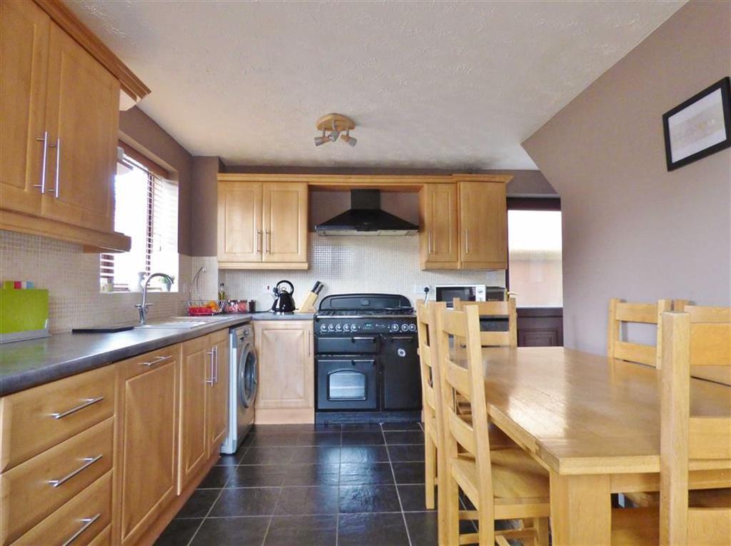 Chester Avenue, Beverley 3 bed detached house £250,000