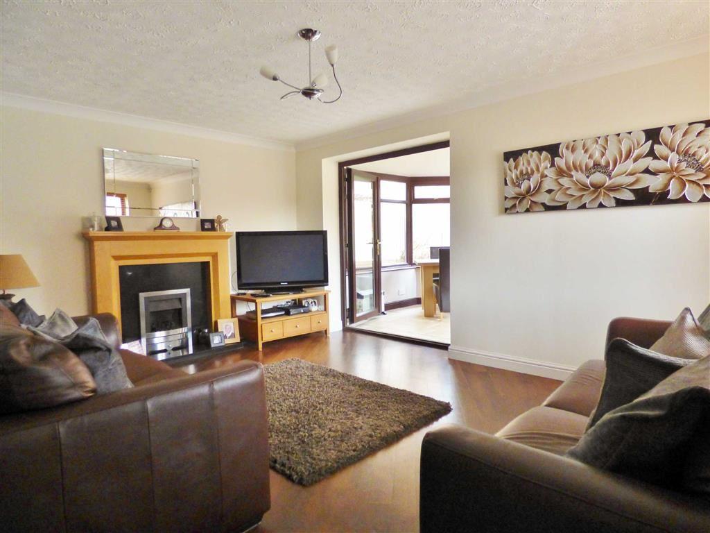Chester Avenue, Beverley 3 bed detached house £250,000