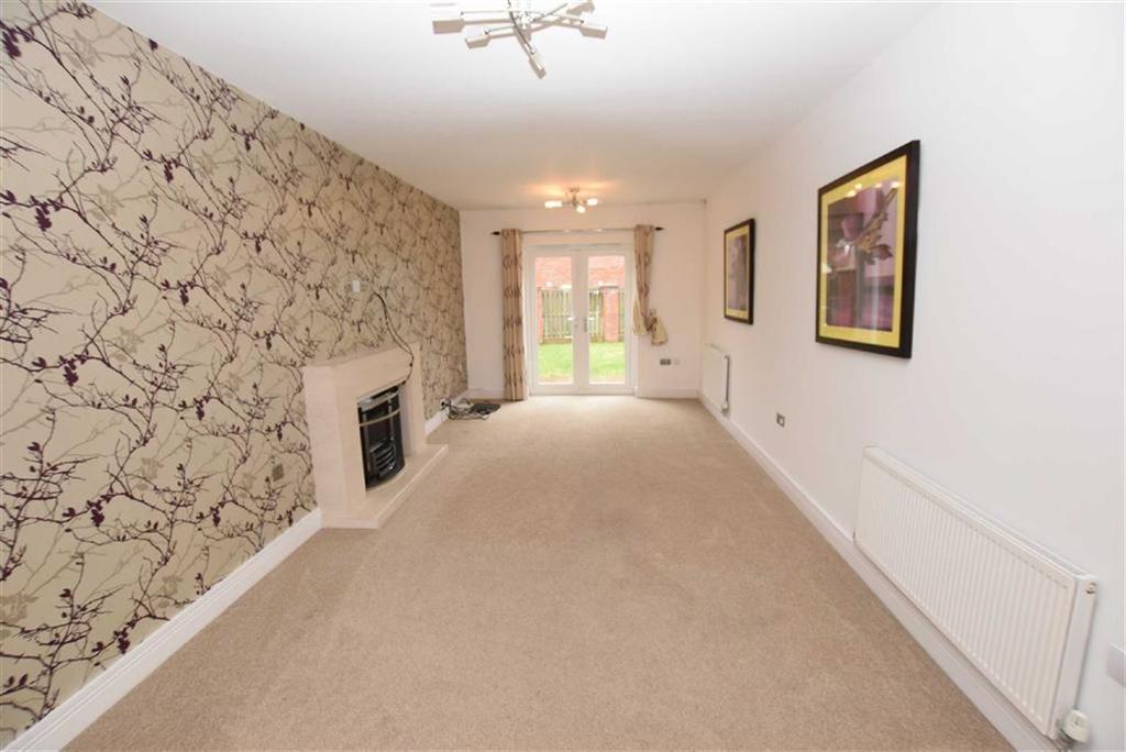 Grenfell Gardens, Colne 5 bed detached house £1,750 pcm (£404 pw)