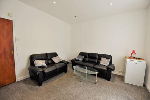 4 bedroom house to rent - 34 Burley Lodge Terrace