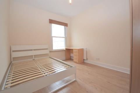 3 bedroom flat to rent - Northfield Avenue, West Ealing