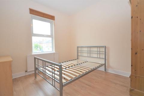 3 bedroom flat to rent - Northfield Avenue, West Ealing