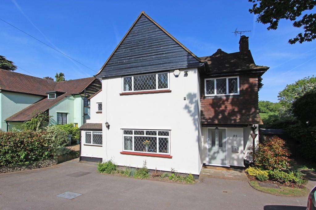 Old Oak Avenue, Chipstead 4 bed detached house £740,000