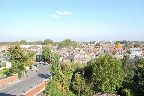 2 bedroom flat to rent, Belvedere Court, Upper Richmond Road, Putney