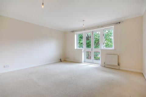 2 bedroom flat to rent, Copse Court, Evenwood Close, Putney