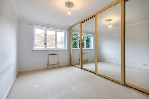 2 bedroom flat to rent, Copse Court, Evenwood Close, Putney