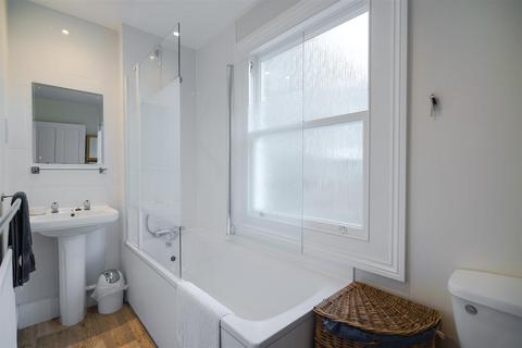 1 bedroom flat to rent, Beauchamp Terrace, Putney