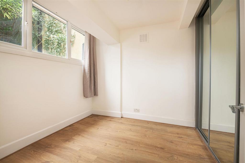 2a 23 Putney Hill Bed.jpg