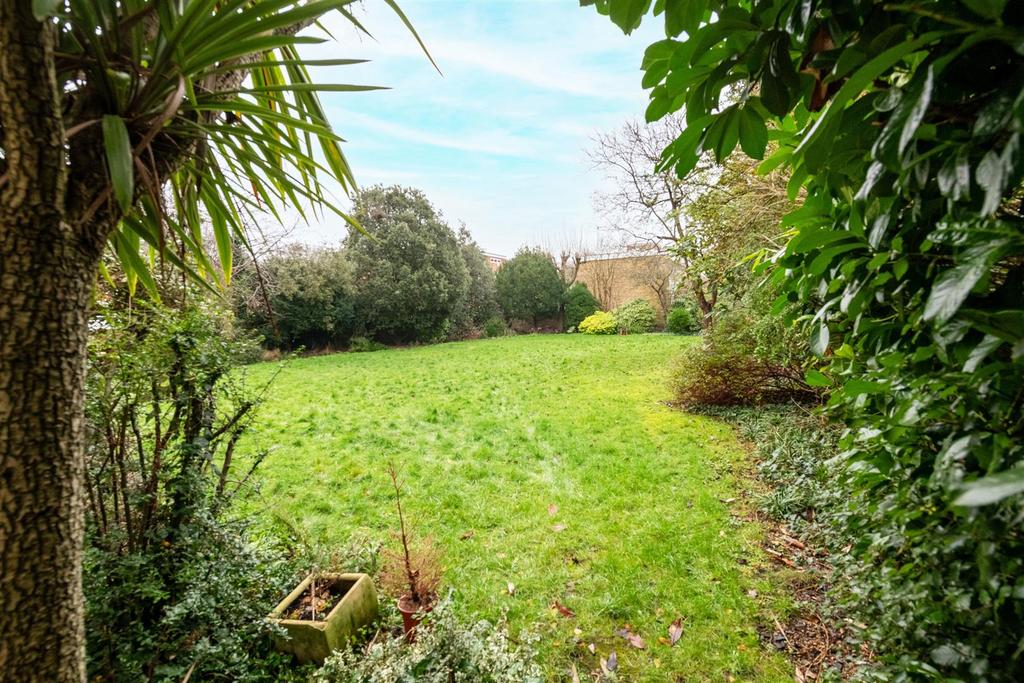 2a 23 Putney Hill Gdn.jpg