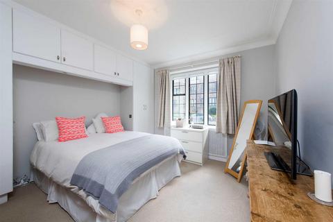 2 bedroom flat to rent, Selwyn House, Manor Fields Putney Hill, Putney