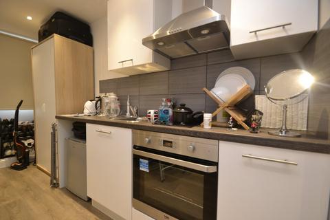 Studio to rent, Holloway Road, Archway