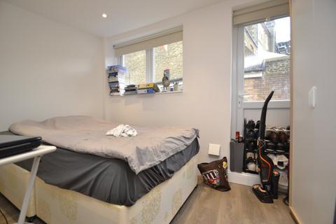 Studio to rent, Holloway Road, Archway