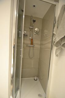 Studio to rent, Holloway Road, Archway
